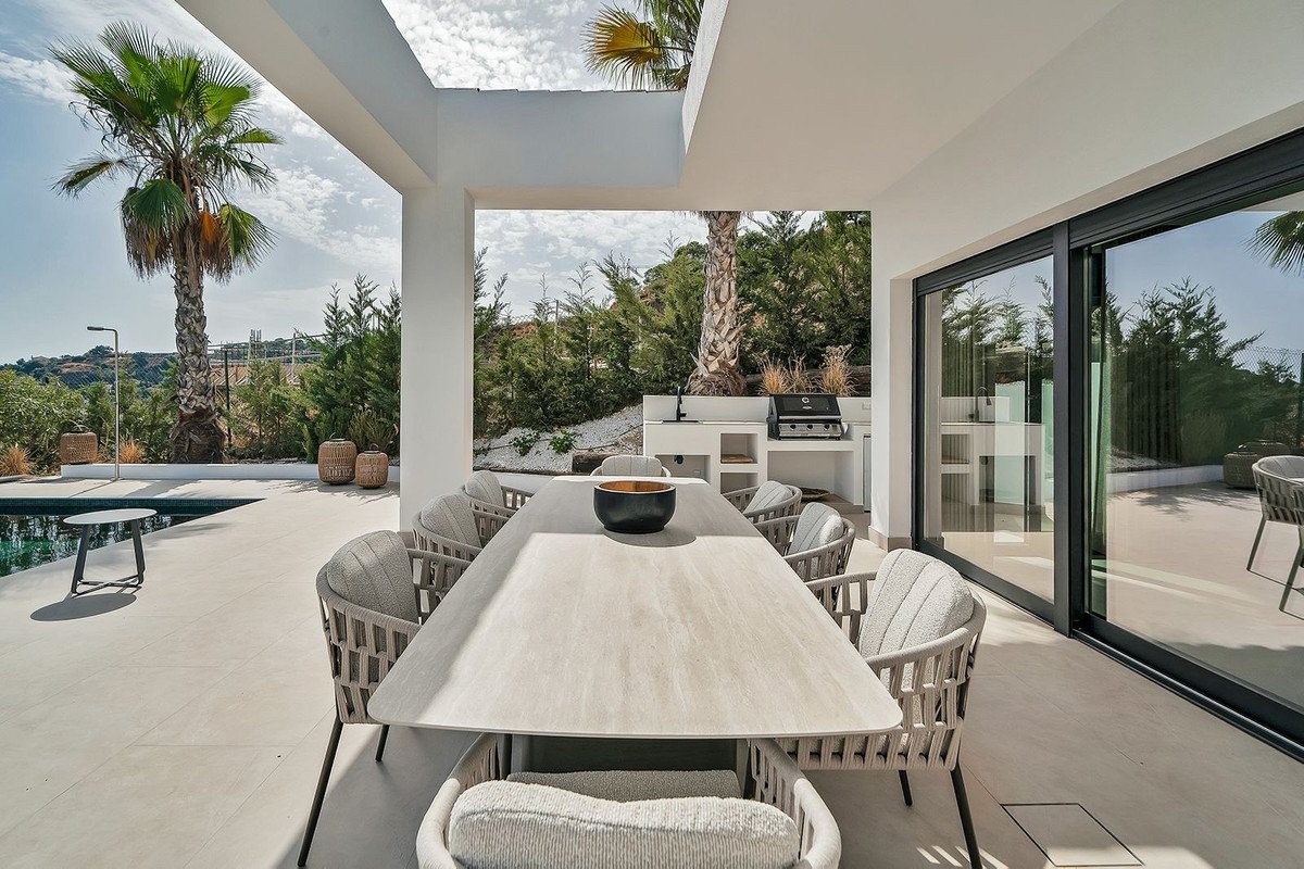 5 Bed Detached Villa in Benahavís
