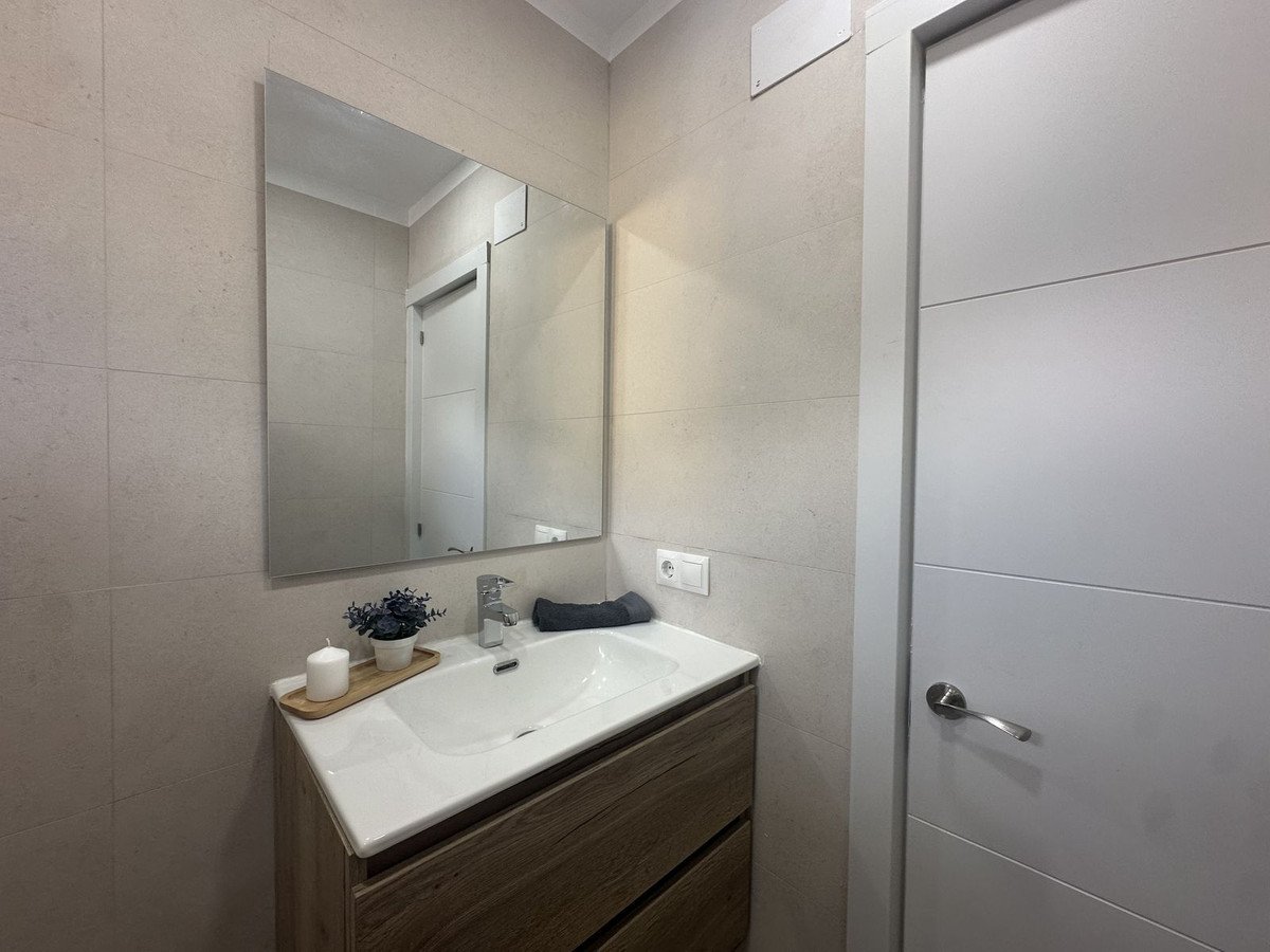 2 Bed Middle Floor Apartment in Fuengirola