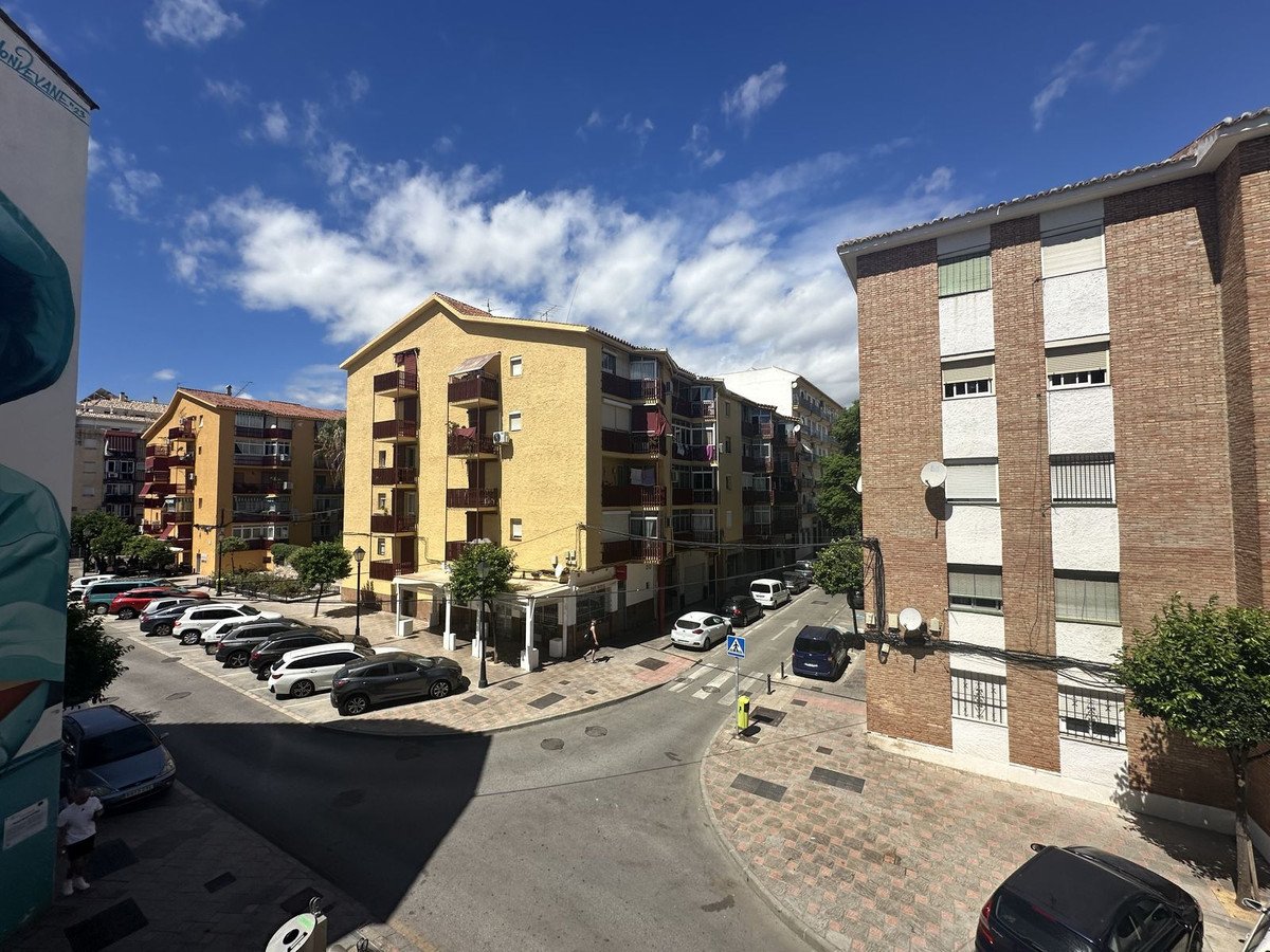 2 Bed Middle Floor Apartment in Fuengirola