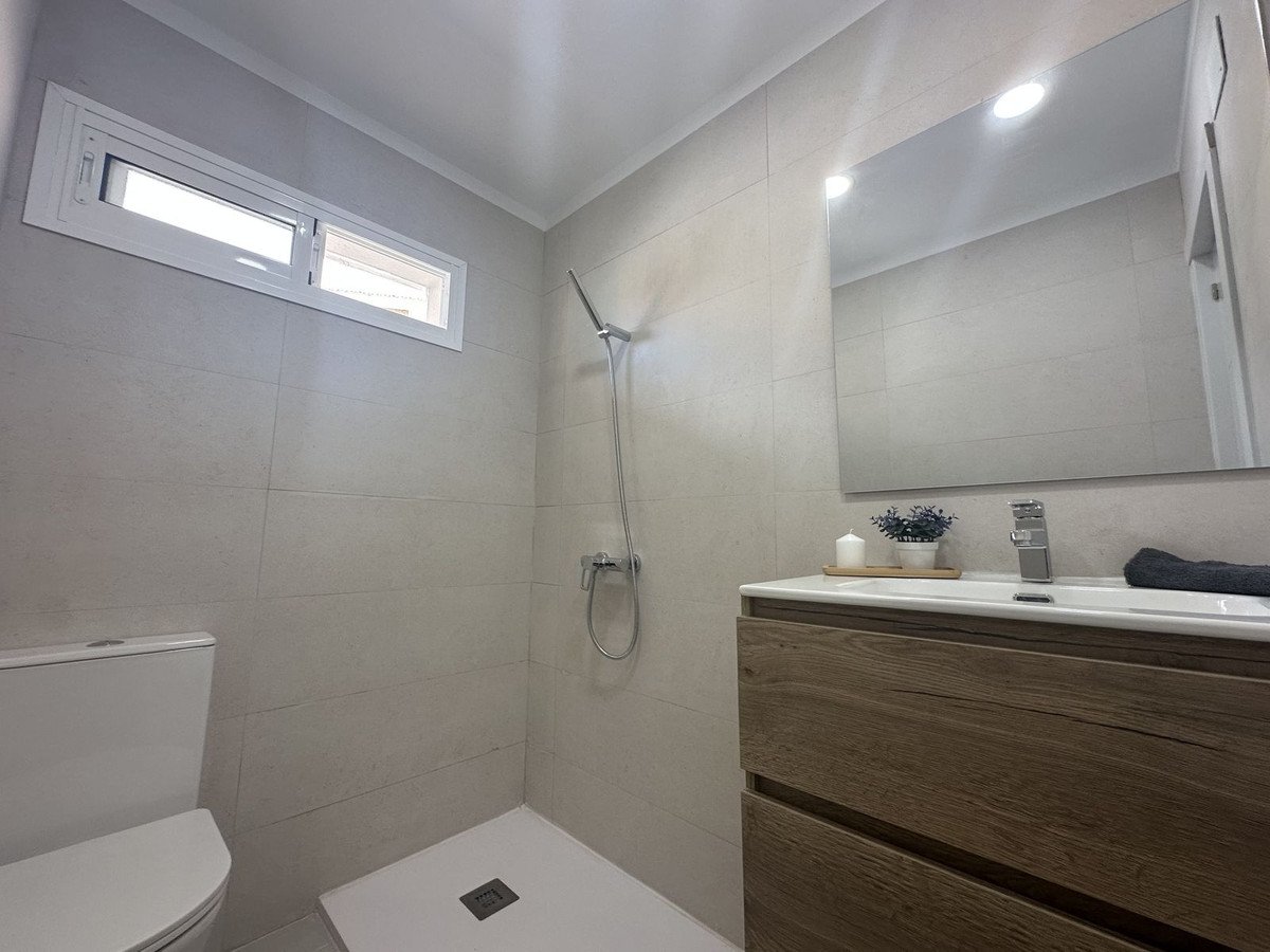 2 Bed Middle Floor Apartment in Fuengirola