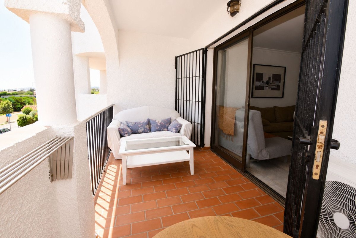 2 Bed Middle Floor Apartment in El Chaparral