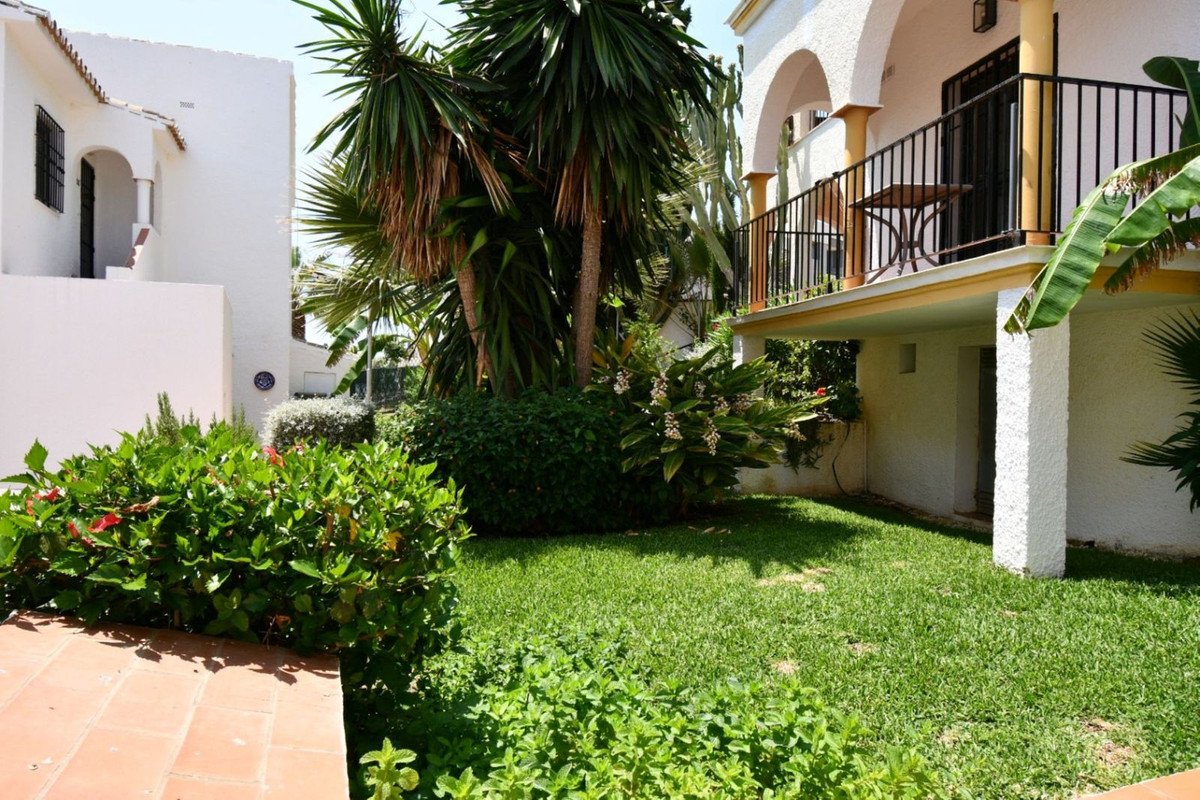 2 Bed Middle Floor Apartment in El Chaparral