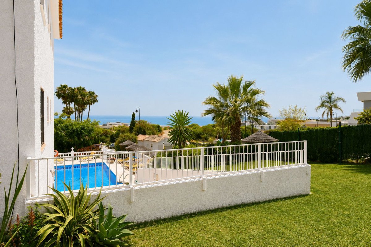 2 Bed Middle Floor Apartment in El Chaparral