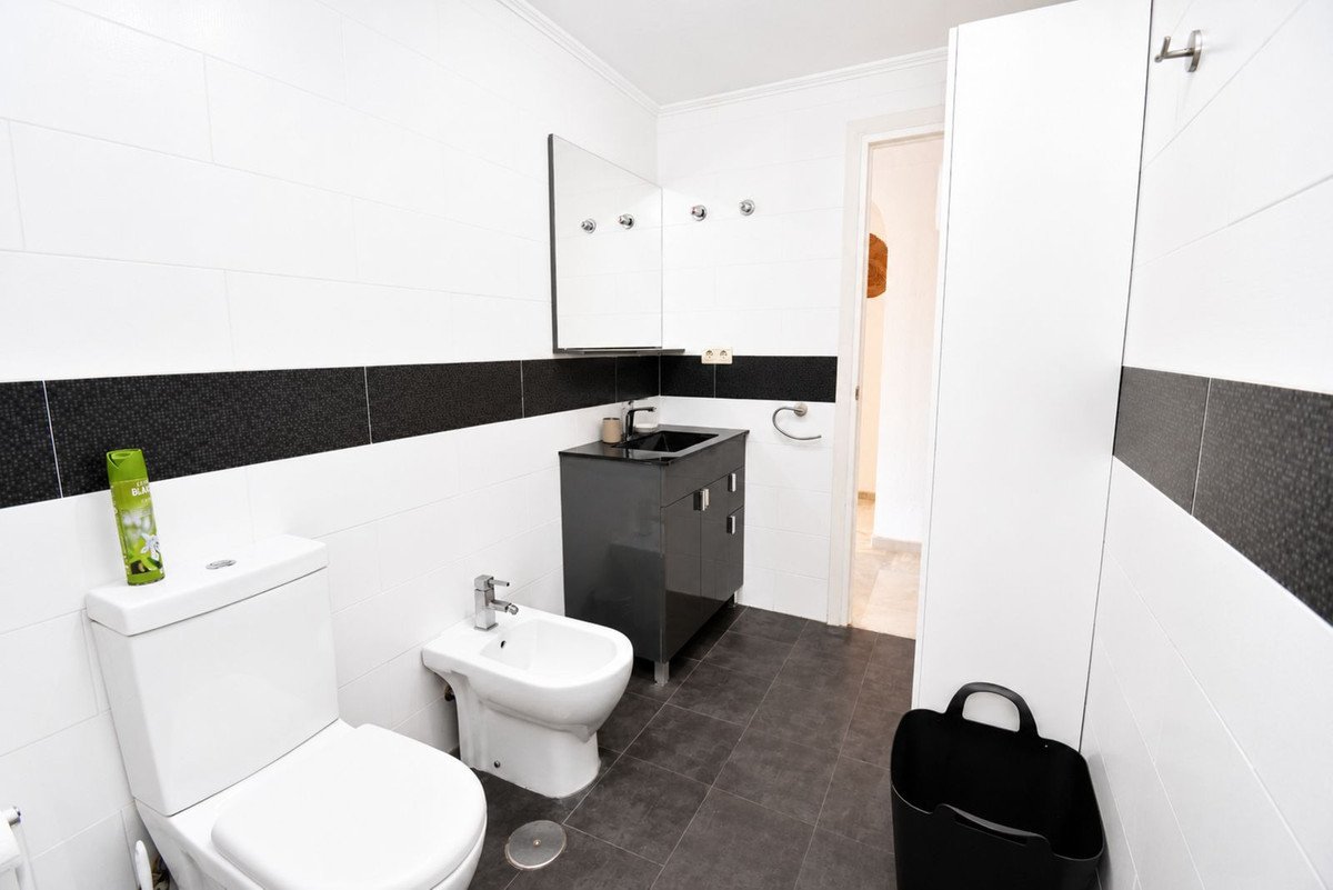 2 Bed Middle Floor Apartment in El Chaparral