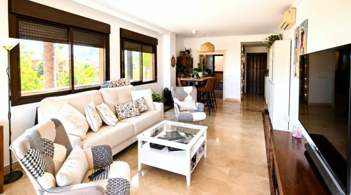 2 Bed Middle Floor Apartment in Estepona