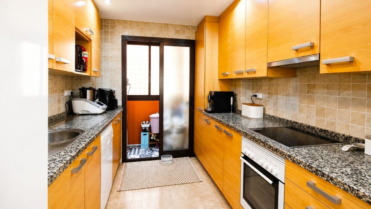 2 Bed Middle Floor Apartment in Estepona