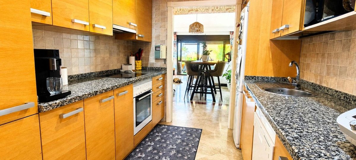 2 Bed Middle Floor Apartment in Estepona