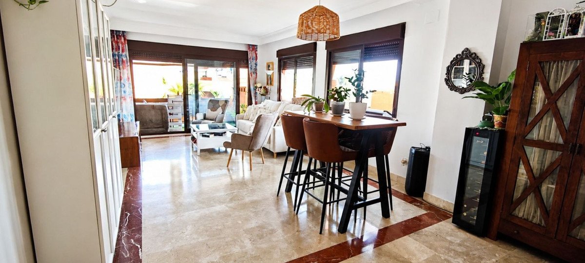 2 Bed Middle Floor Apartment in Estepona