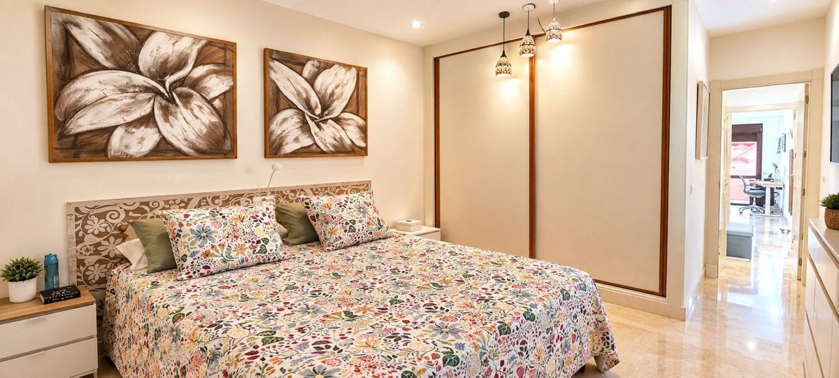 2 Bed Middle Floor Apartment in Estepona
