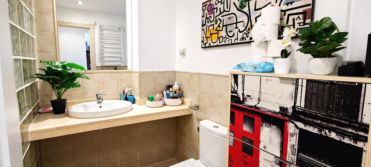 2 Bed Middle Floor Apartment in Estepona