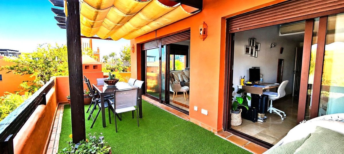 2 Bed Middle Floor Apartment in Estepona
