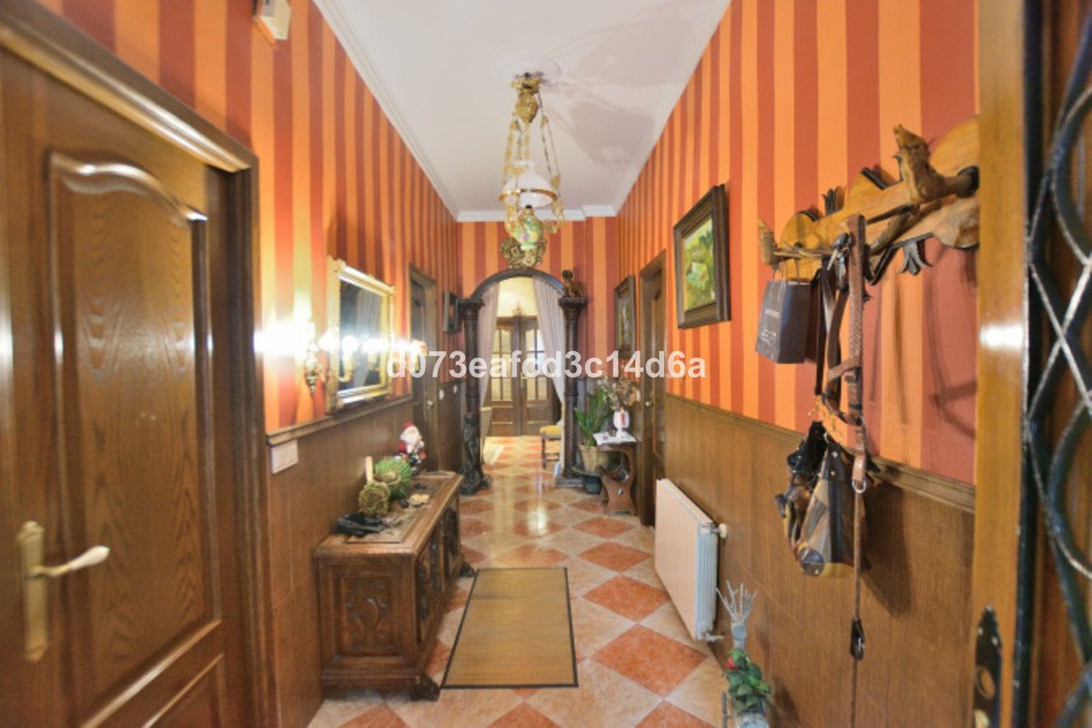 4 Bed Middle Floor Apartment in Ronda
