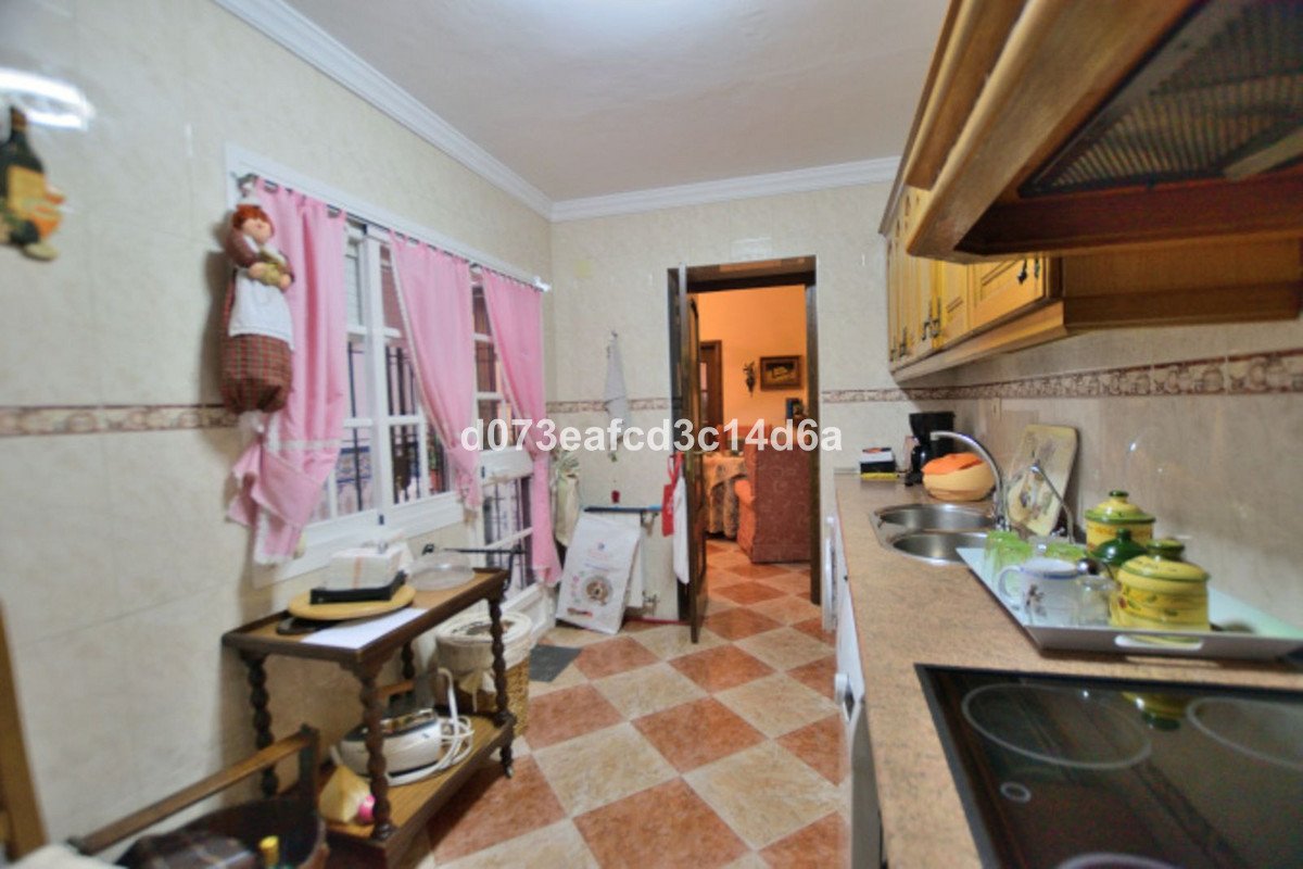 4 Bed Middle Floor Apartment in Ronda