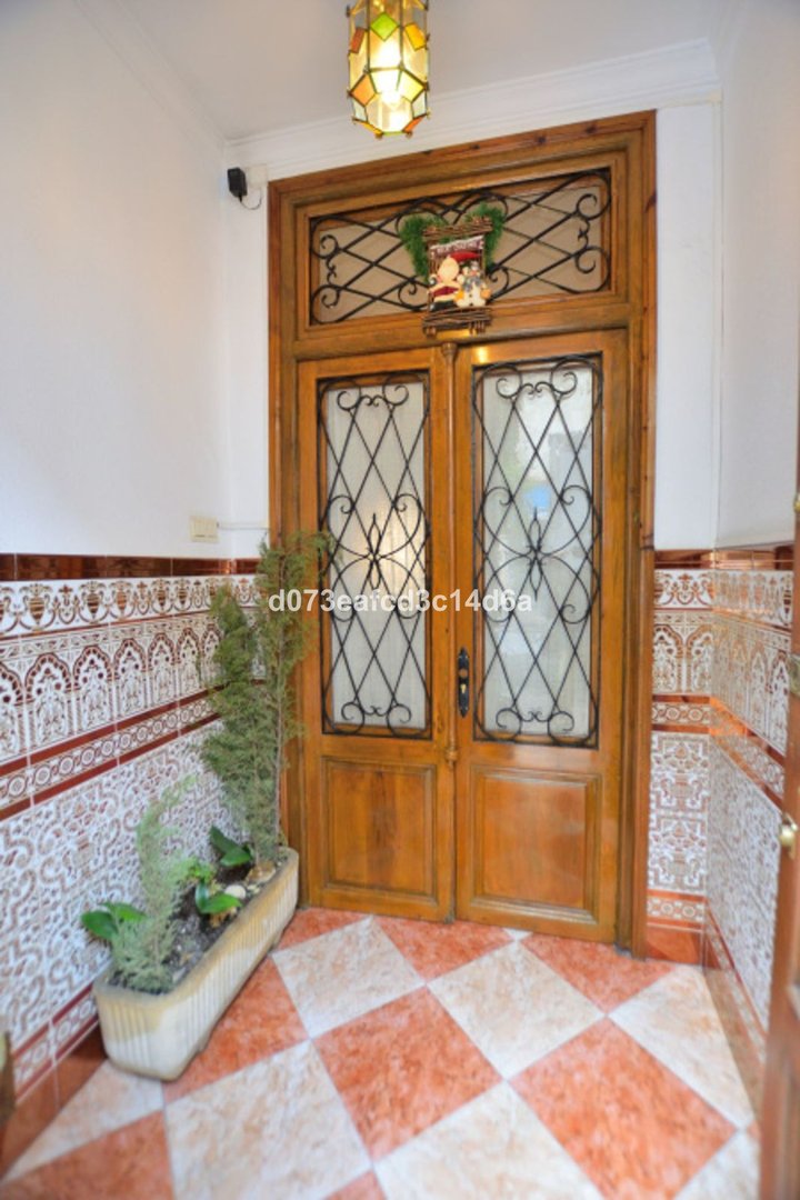 4 Bed Middle Floor Apartment in Ronda
