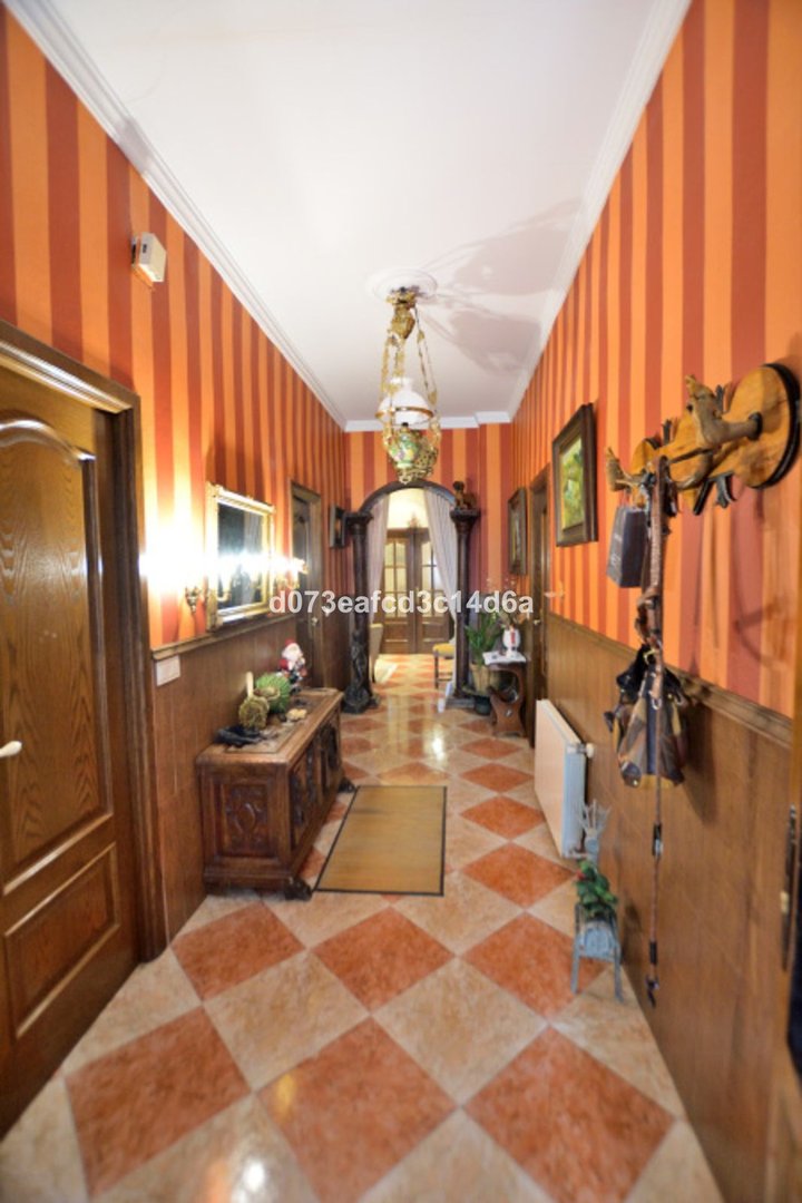 4 Bed Middle Floor Apartment in Ronda