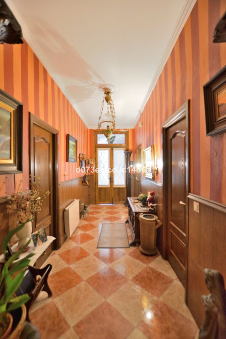 4 Bed Middle Floor Apartment in Ronda
