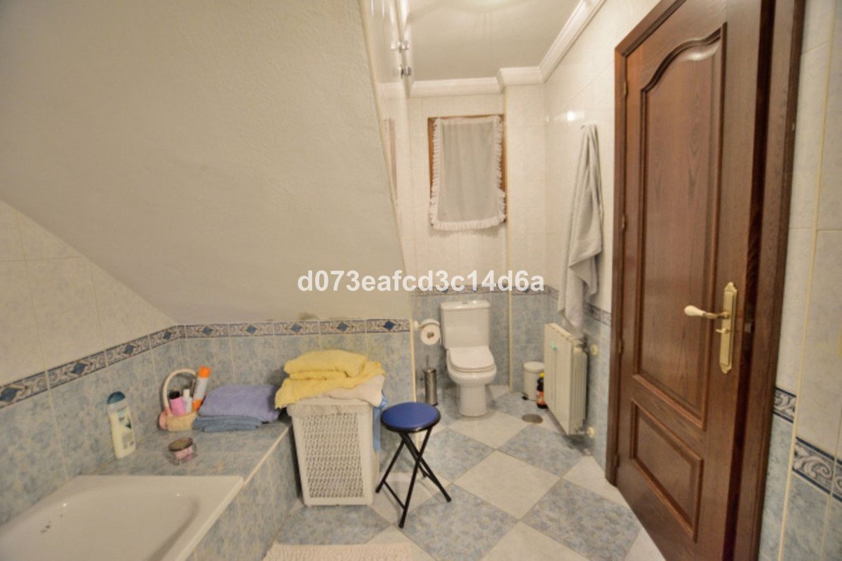 4 Bed Middle Floor Apartment in Ronda