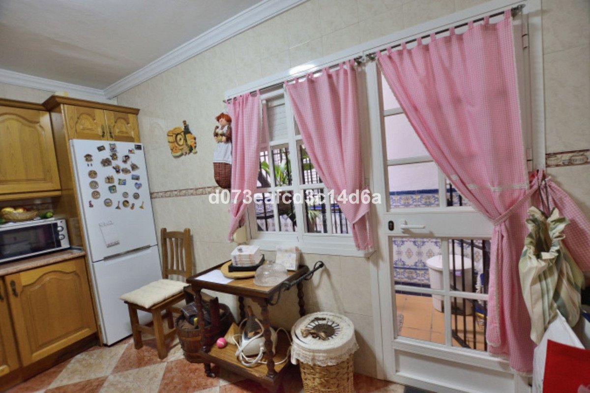 4 Bed Middle Floor Apartment in Ronda
