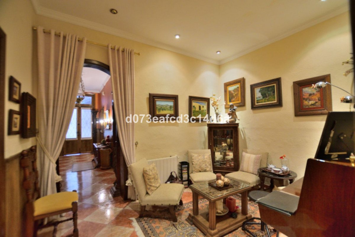4 Bed Middle Floor Apartment in Ronda
