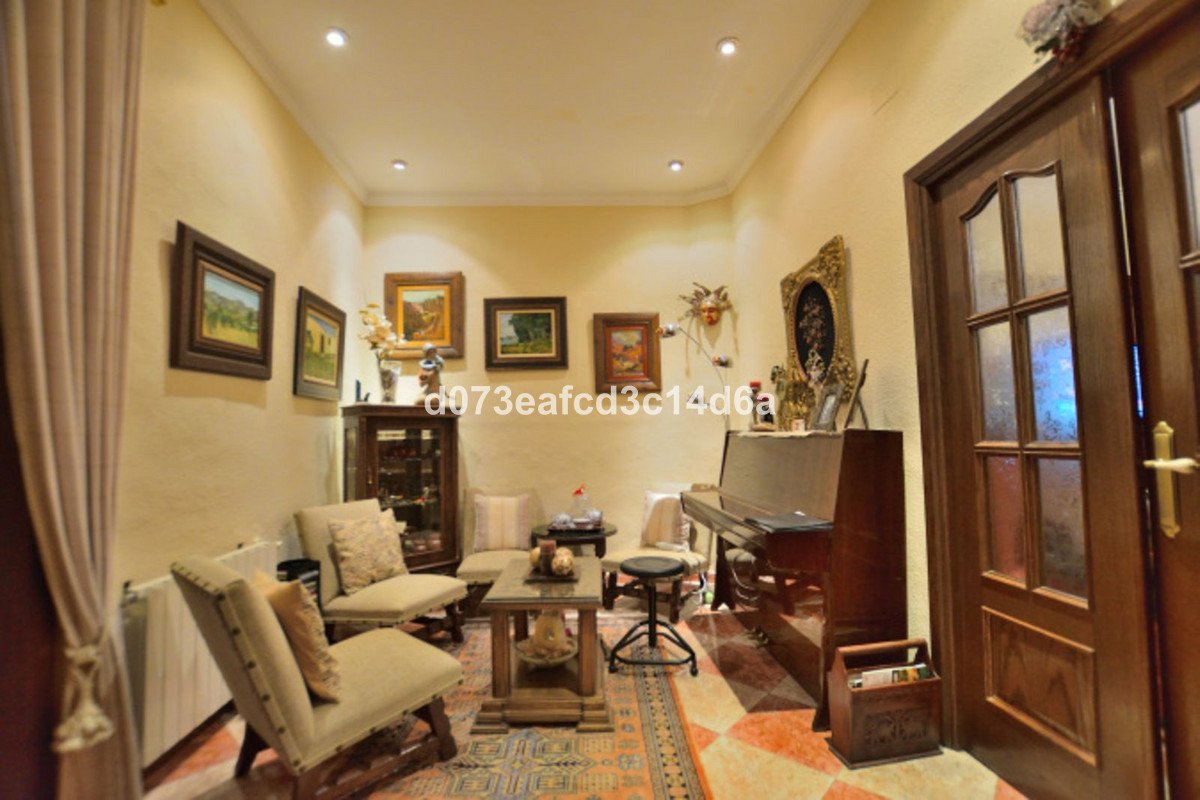 4 Bed Middle Floor Apartment in Ronda