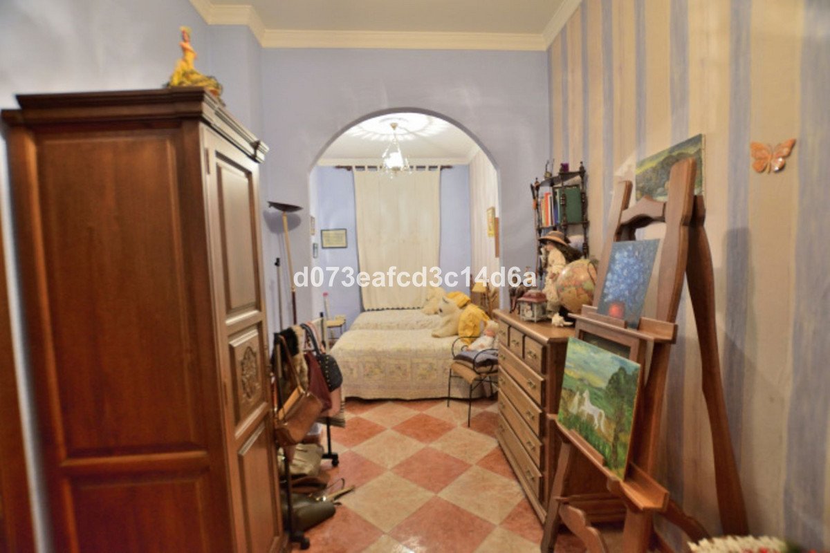 4 Bed Middle Floor Apartment in Ronda