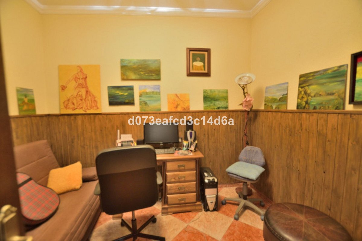 4 Bed Middle Floor Apartment in Ronda