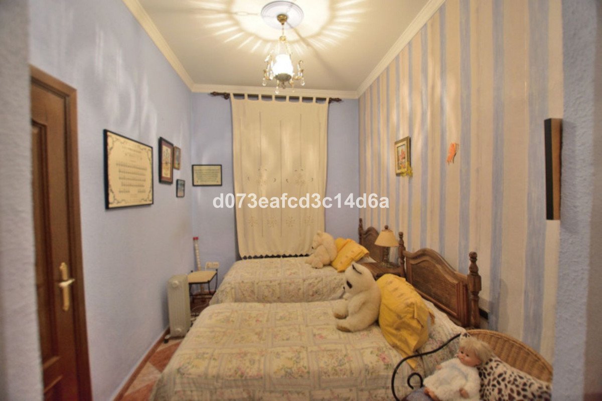 4 Bed Middle Floor Apartment in Ronda