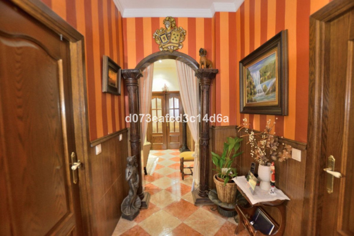 4 Bed Middle Floor Apartment in Ronda