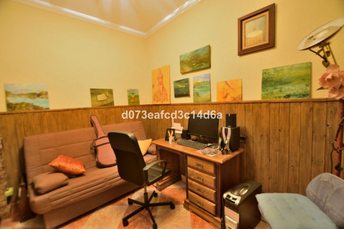 4 Bed Middle Floor Apartment in Ronda