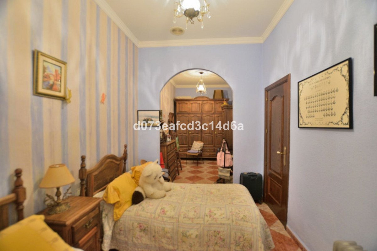 4 Bed Middle Floor Apartment in Ronda