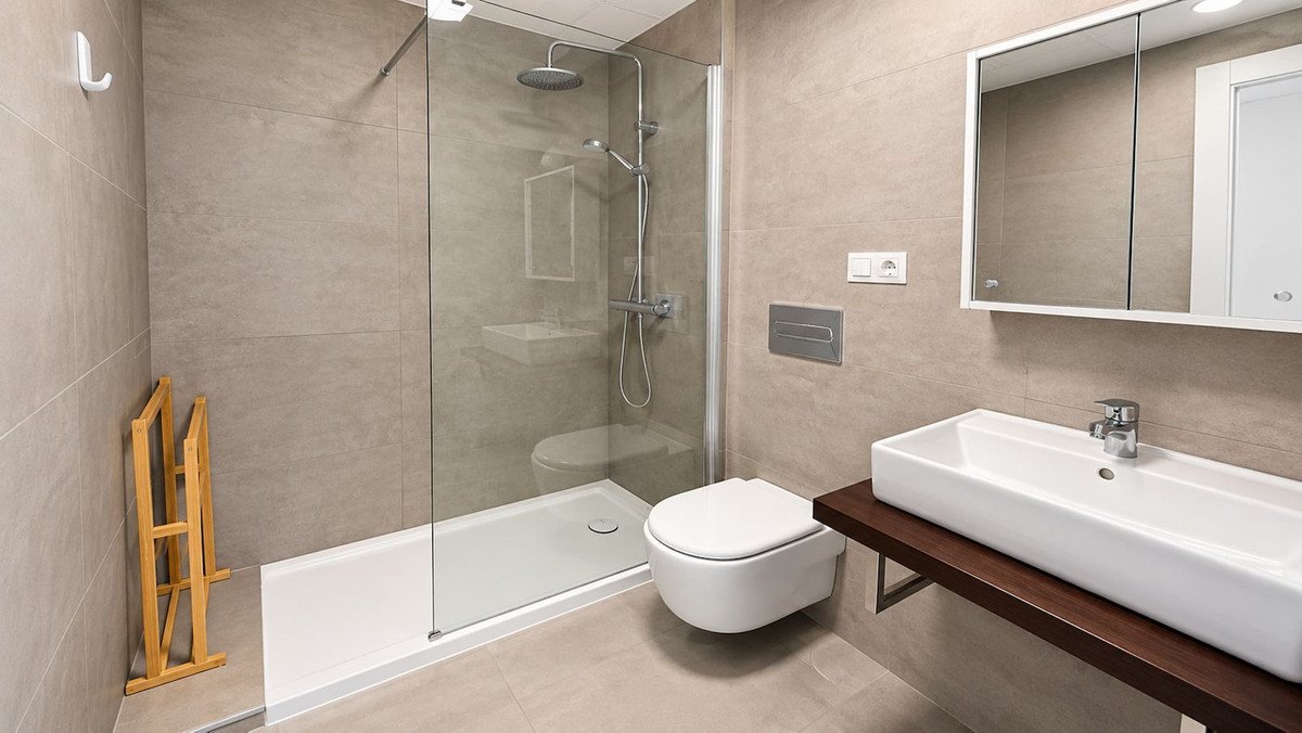 2 Bed Middle Floor Apartment in La Duquesa