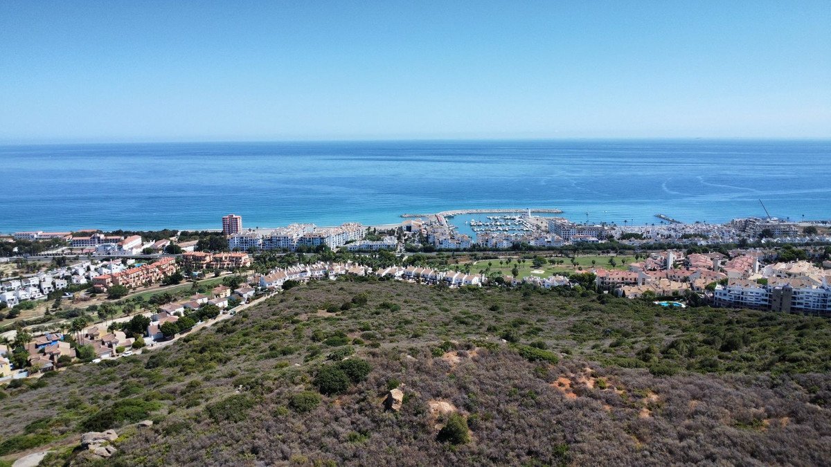 2 Bed Middle Floor Apartment in La Duquesa