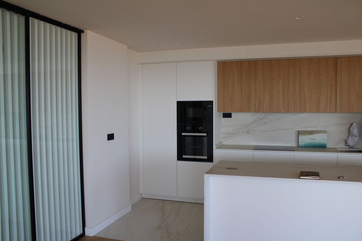 4 Bed Middle Floor Apartment in Málaga