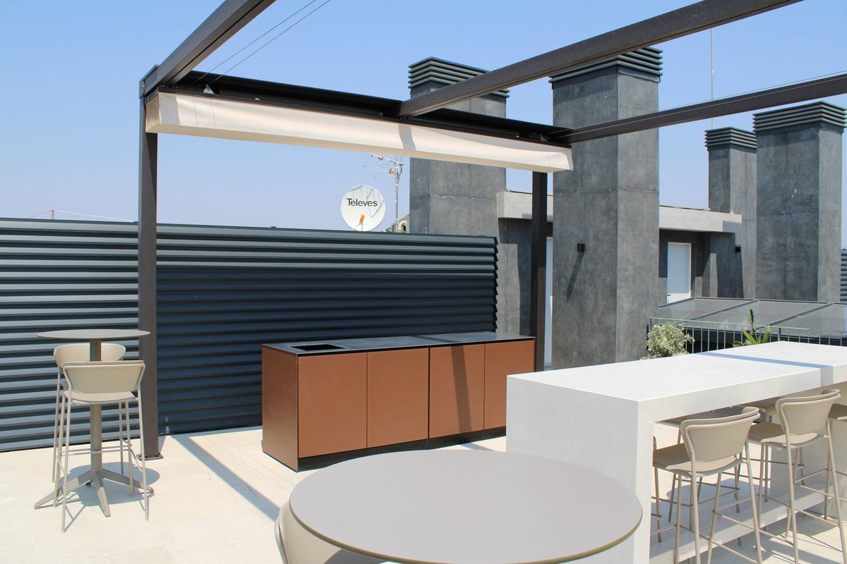 4 Bed Middle Floor Apartment in Málaga