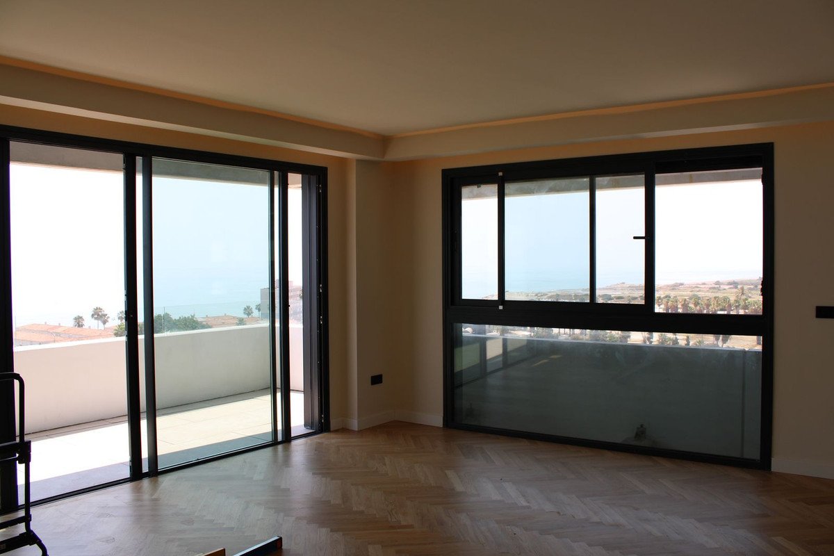 4 Bed Middle Floor Apartment in Málaga
