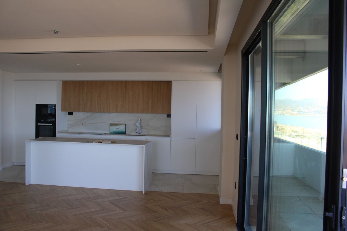 4 Bed Middle Floor Apartment in Málaga