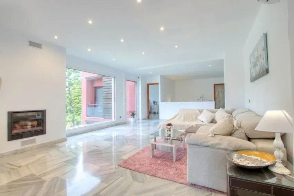 4 Bed Detached Villa in Estepona
