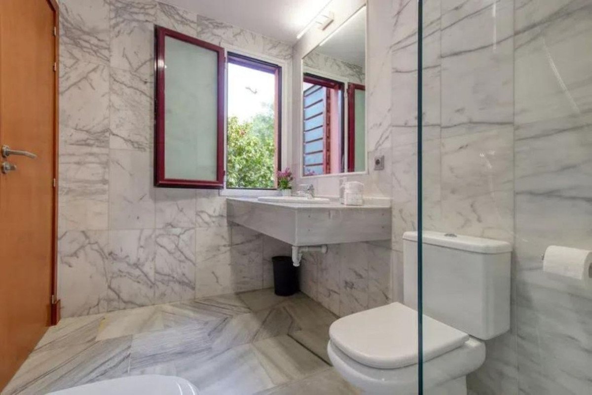4 Bed Detached Villa in Estepona