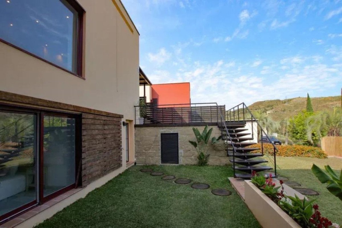 4 Bed Detached Villa in Estepona
