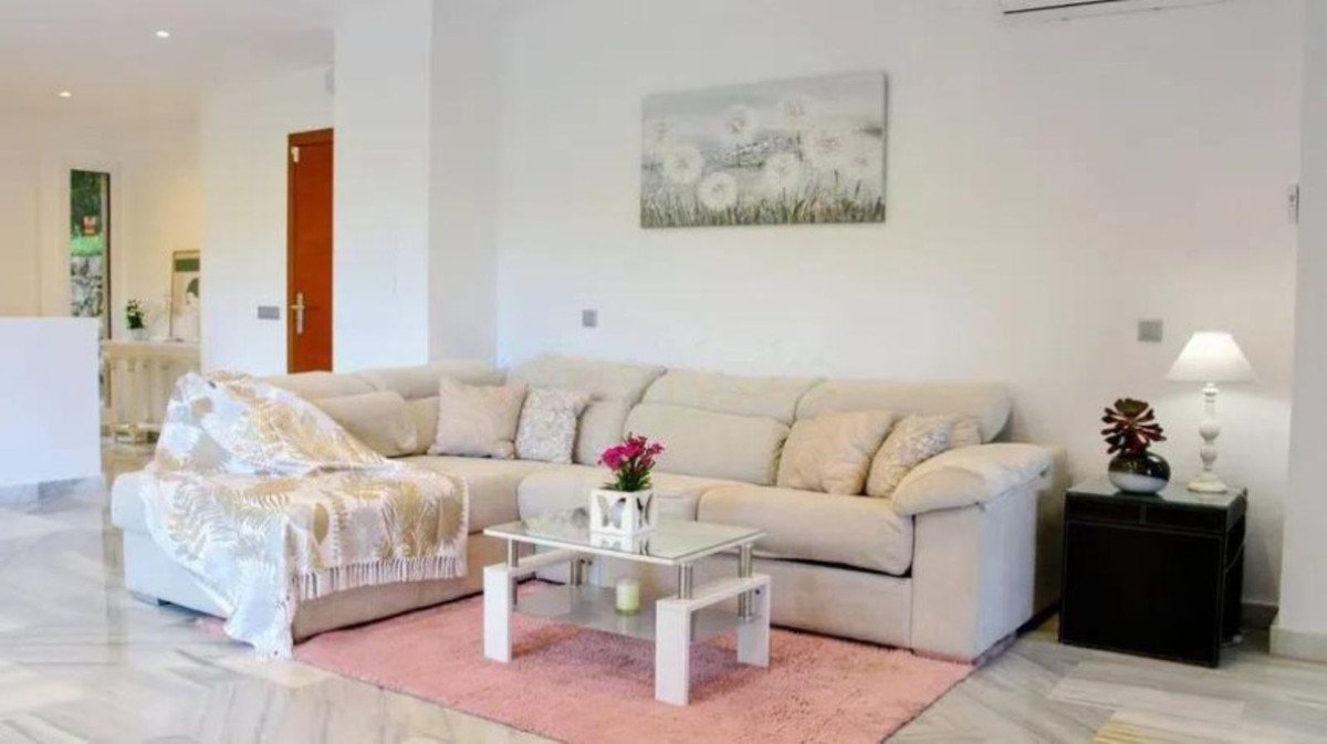 4 Bed Detached Villa in Estepona