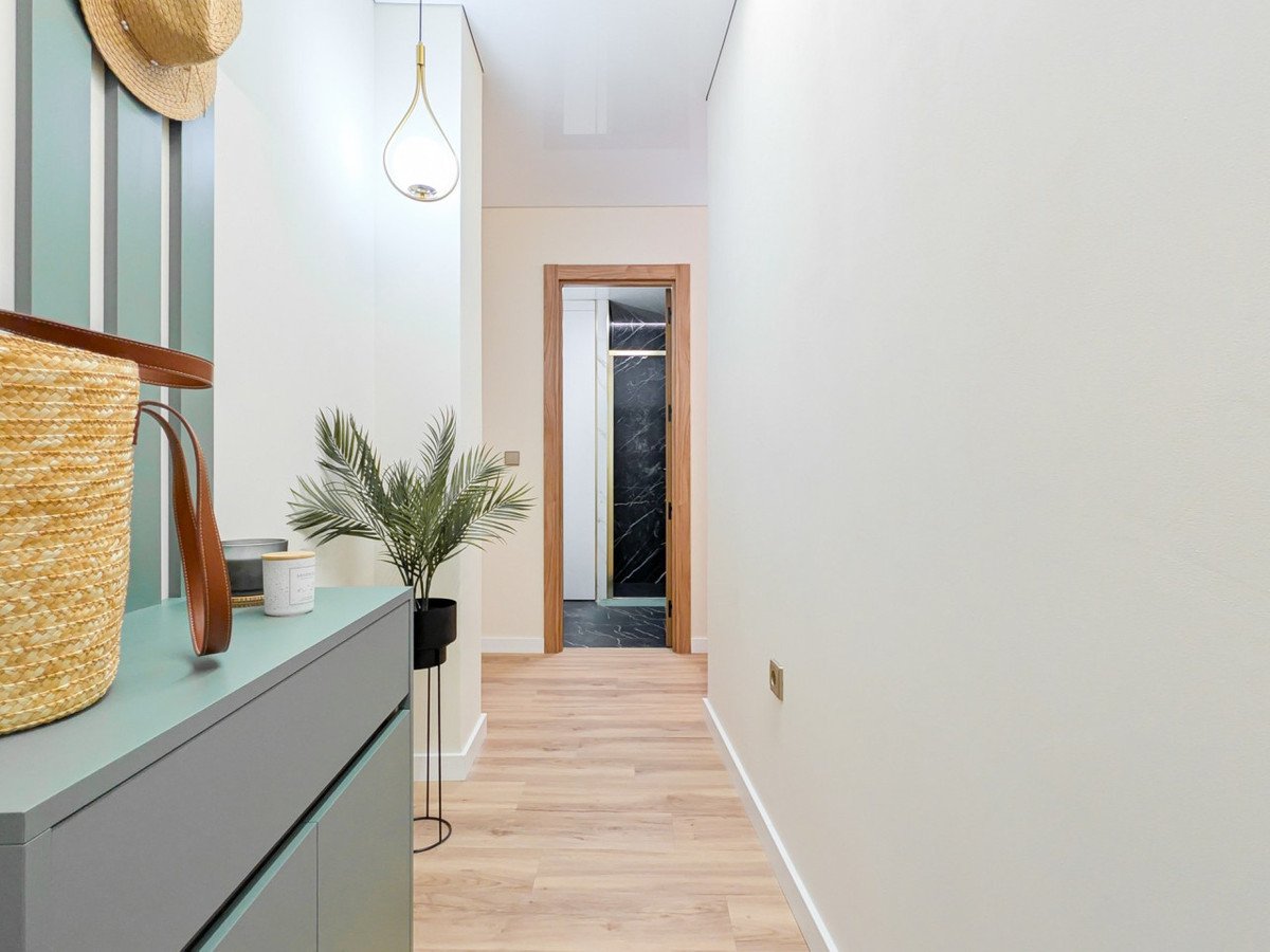 2 Bed Middle Floor Apartment in Parque de las Naciones