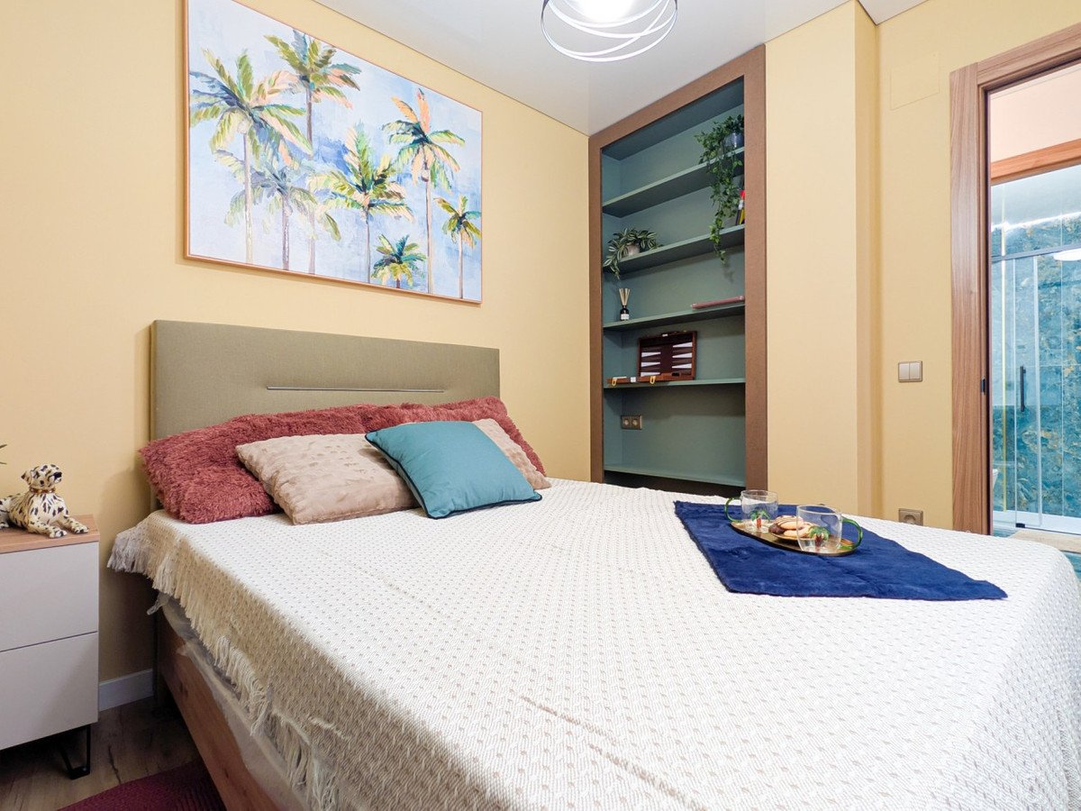 2 Bed Middle Floor Apartment in Parque de las Naciones