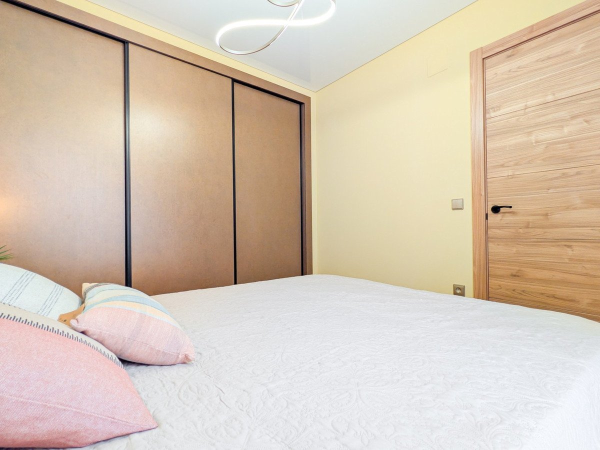 2 Bed Middle Floor Apartment in Parque de las Naciones
