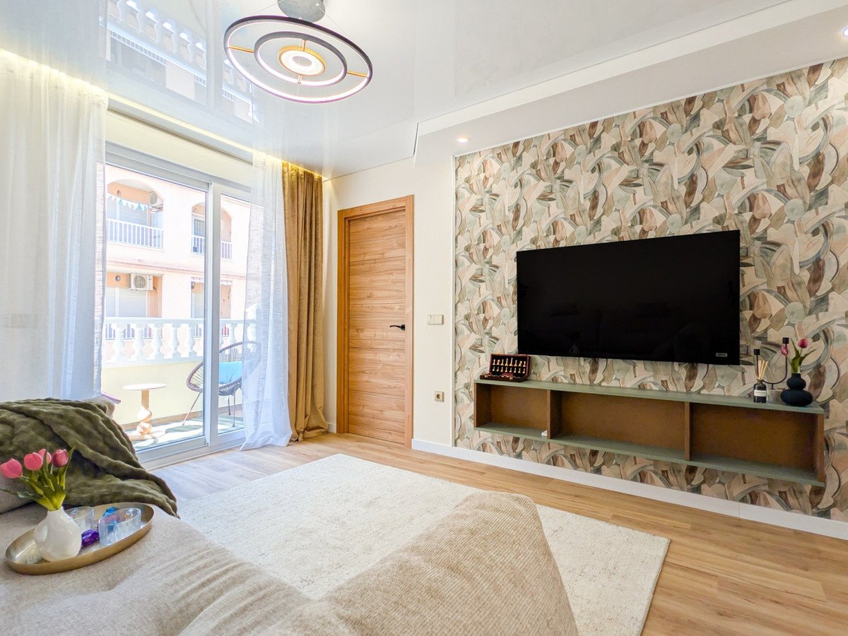 2 Bed Middle Floor Apartment in Parque de las Naciones