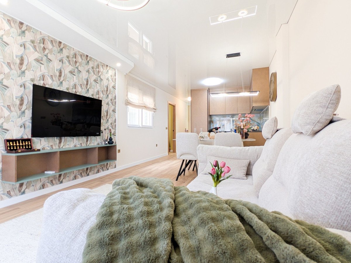 2 Bed Middle Floor Apartment in Parque de las Naciones