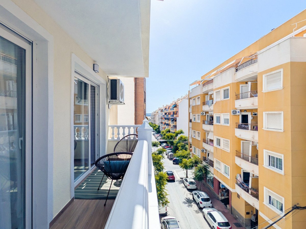 2 Bed Middle Floor Apartment in Parque de las Naciones