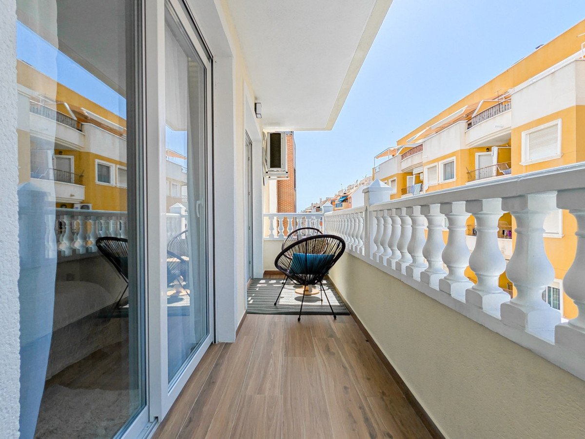 2 Bed Middle Floor Apartment in Parque de las Naciones
