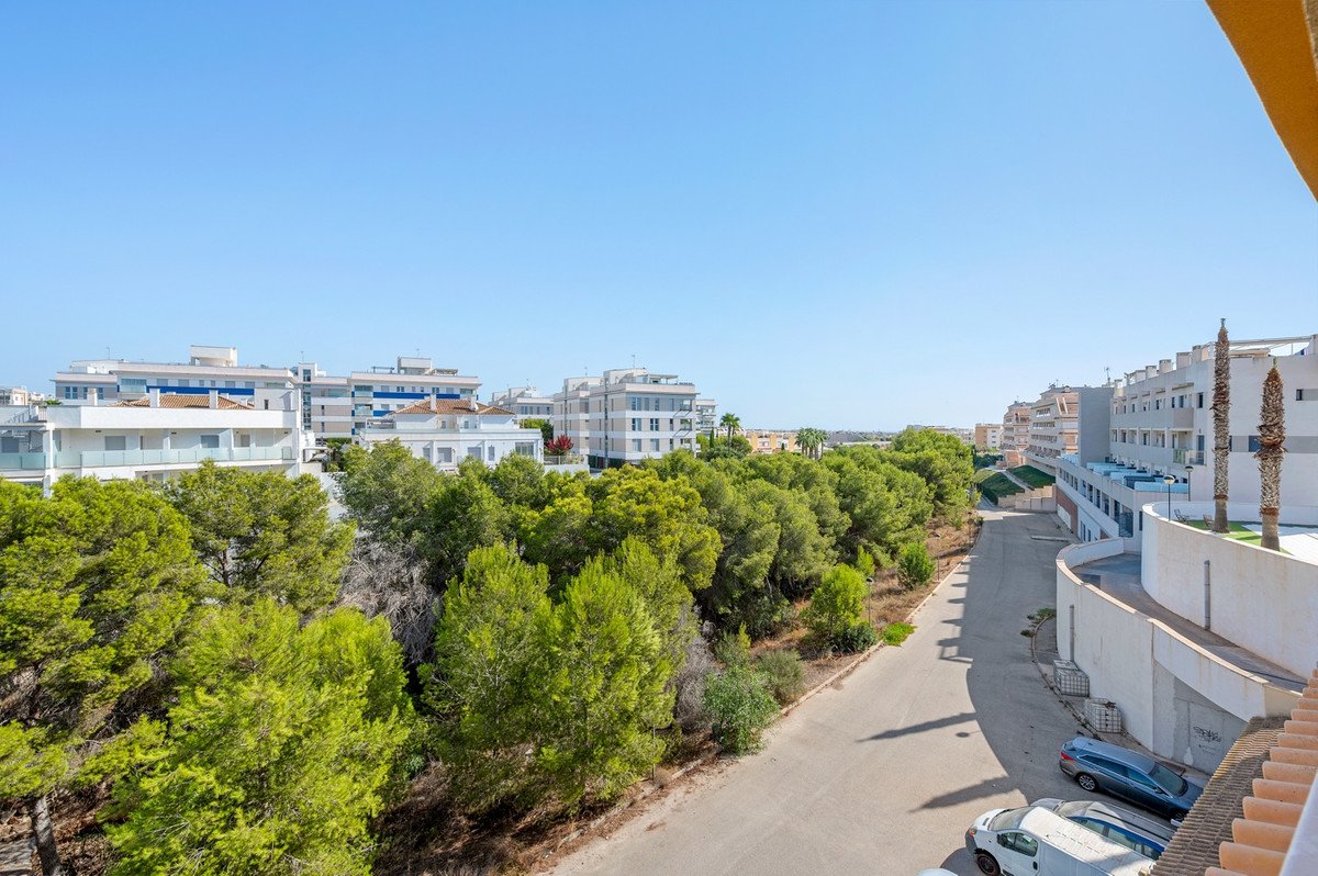 3 Bed Middle Floor Apartment in Orihuela Costa