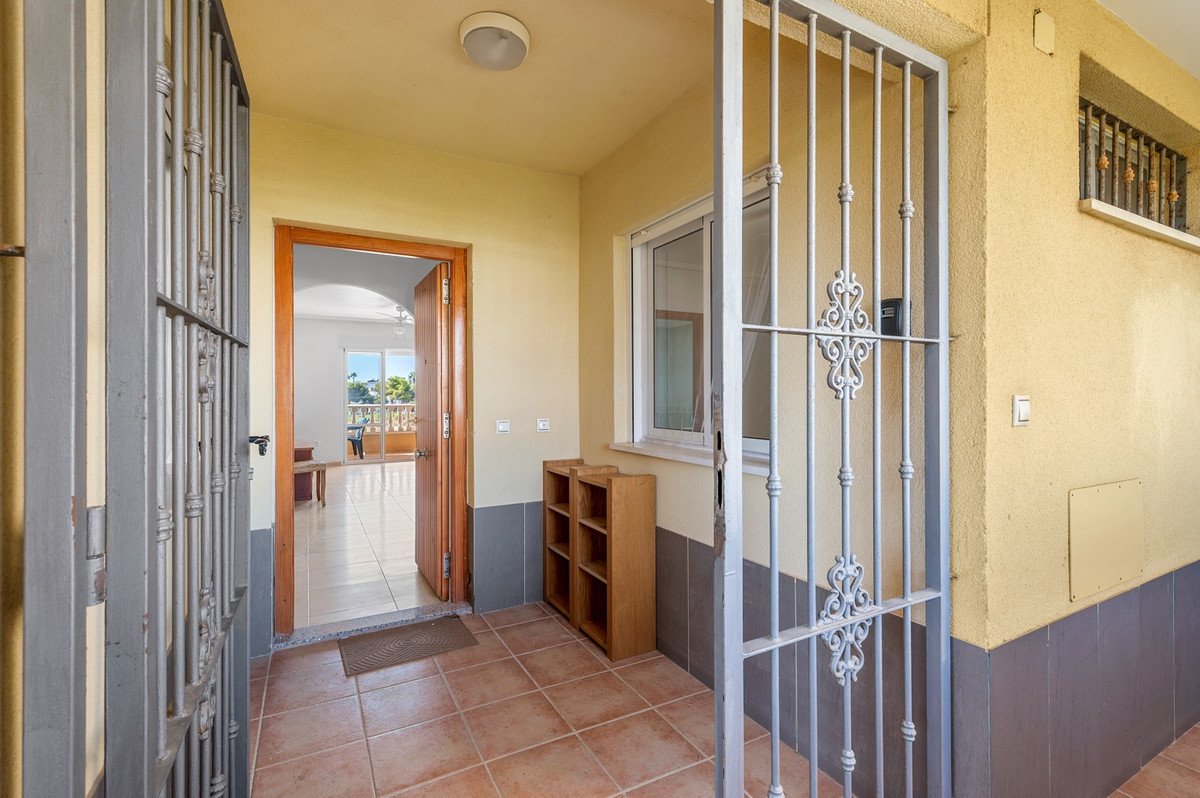 3 Bed Middle Floor Apartment in Orihuela Costa