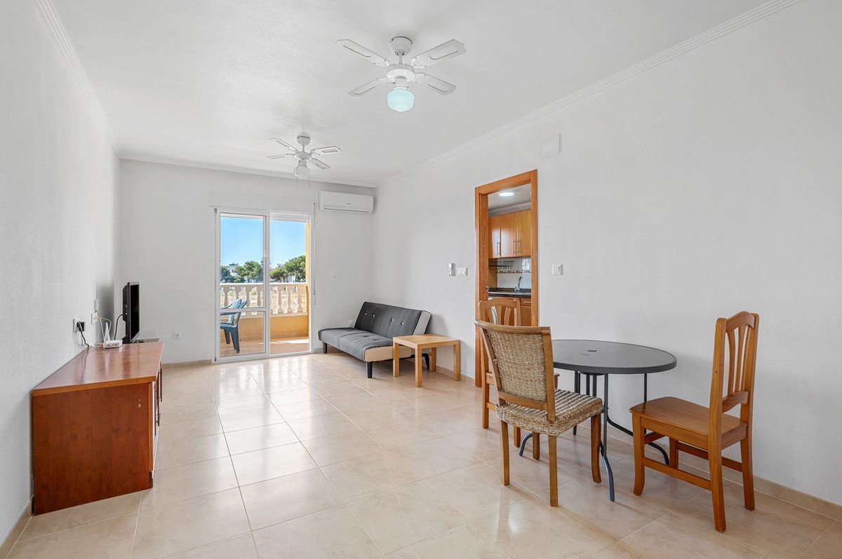 3 Bed Middle Floor Apartment in Orihuela Costa